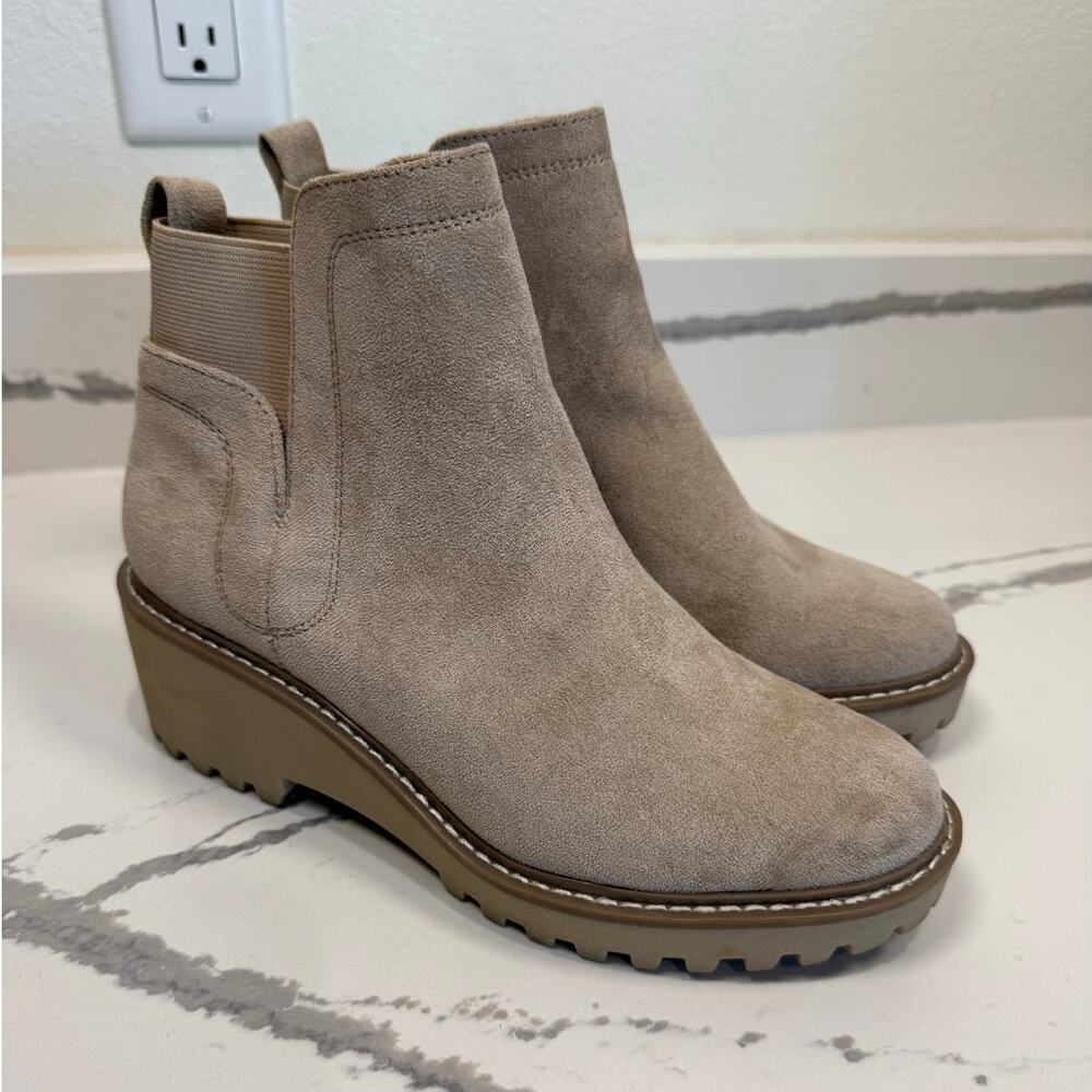 NWOT Dolce Vita Rango Suede Booties Size 7.5 Beige Heeled Boots Women's